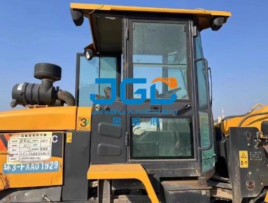 LG820C বাম দরজার সামনের দিকটি উপরে এবং নীচে ডানদিকে উইন্ডোটিকে পিছনে ঠেলে শক্ত গ্লাস