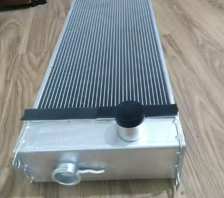 E312D2 রেডিয়েটর 310 স্কয়ার ট্যাঙ্ক ইঞ্জিনিয়ারিং অ্যাপ্লিকেশন এক্সক্যাভেটর জন্য