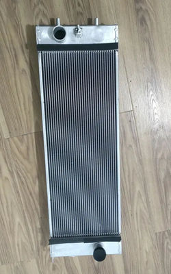 E312D2 রেডিয়েটর 310 স্কয়ার ট্যাঙ্ক ইঞ্জিনিয়ারিং অ্যাপ্লিকেশন এক্সক্যাভেটর জন্য